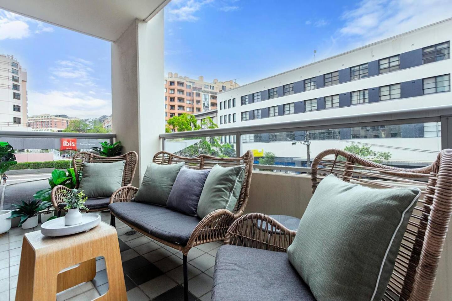 Waterfront Delight On Darling Harbour At Pyrmont