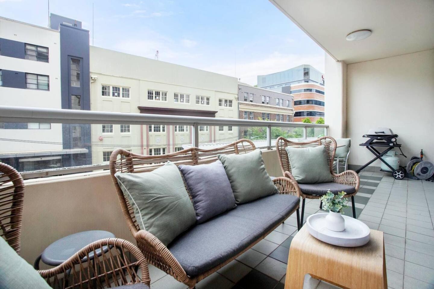 Waterfront Delight On Darling Harbour At Pyrmont Apartment Sydney