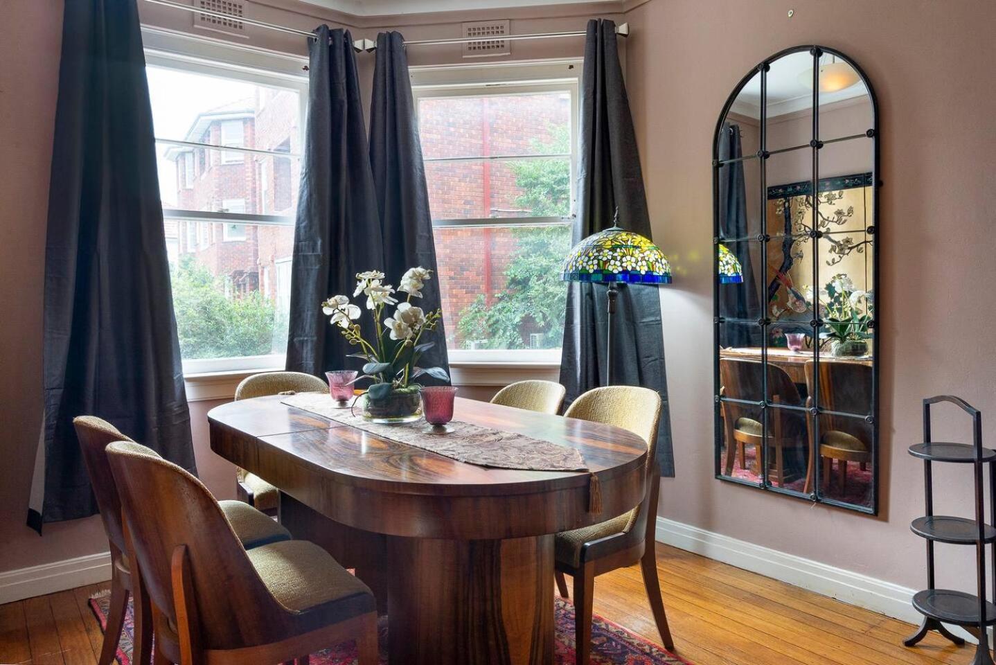 Great Gatsby Style In The Heart Of Double Bay Apartment *