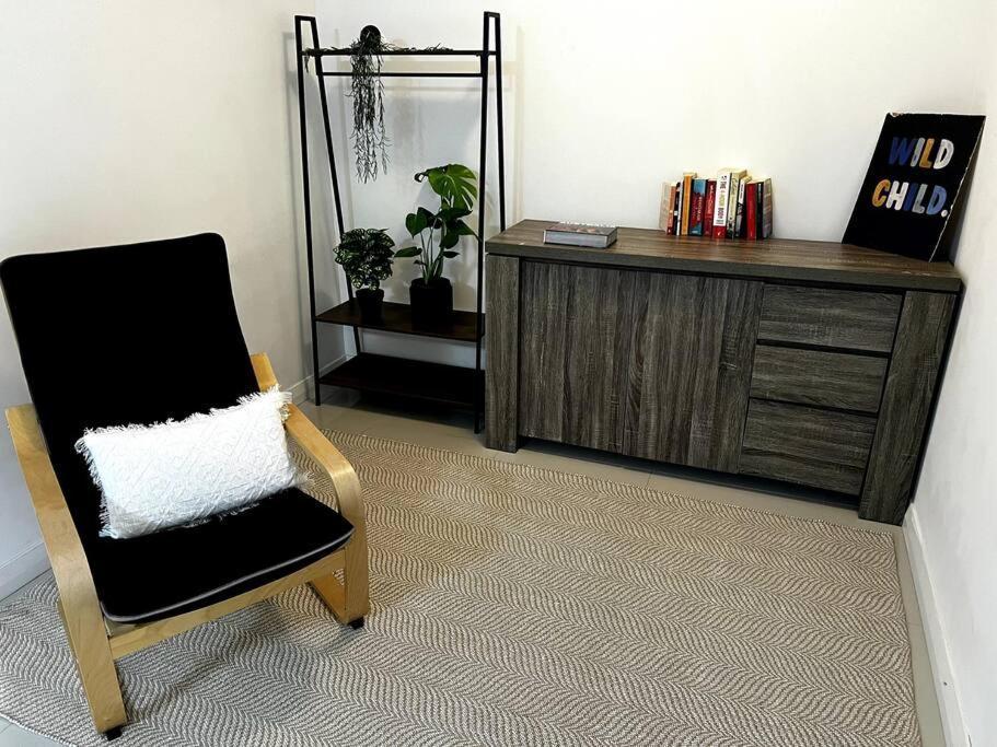 Convenient 1bedroom Apt, Mascot