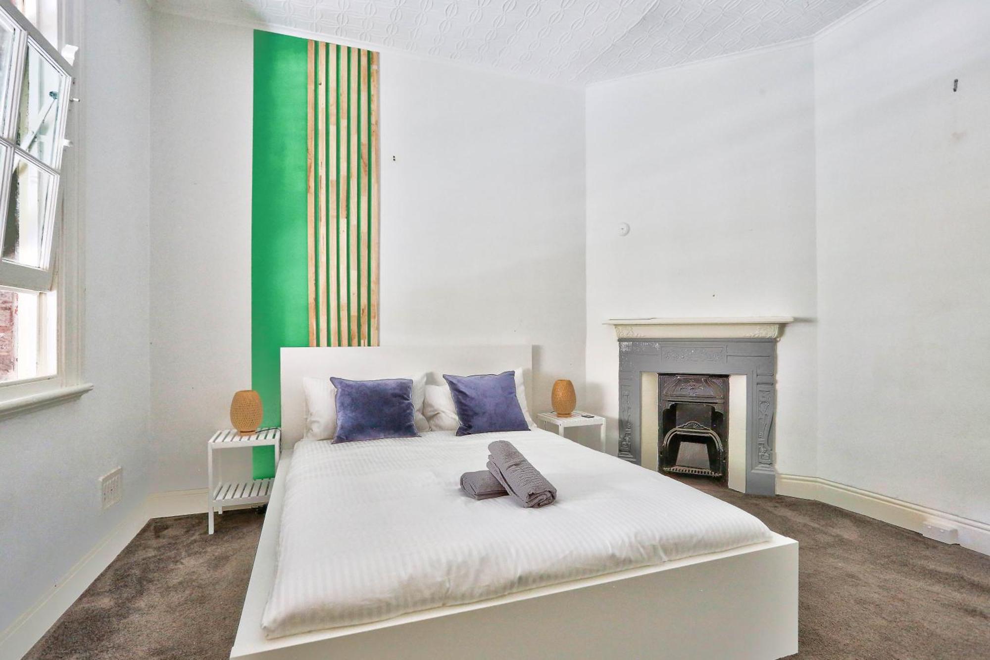 Spacious 3 Bedroom House Centre Millers Point 2 E-bikes Included Holiday home *