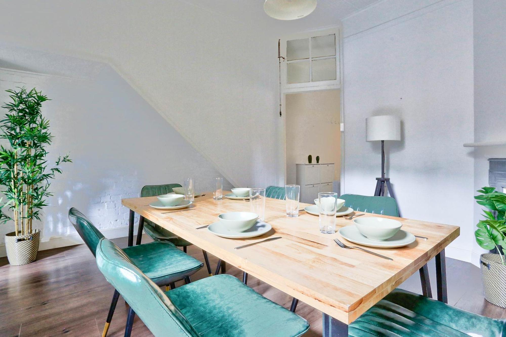 Spacious 3 Bedroom House Centre Millers Point 2 E-bikes Included Holiday home *