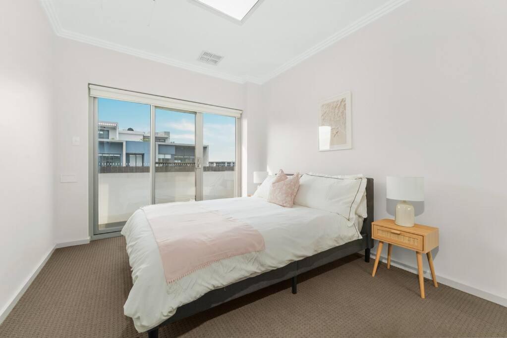 Spacious 3 Bed Near Airport With Parking Sydney