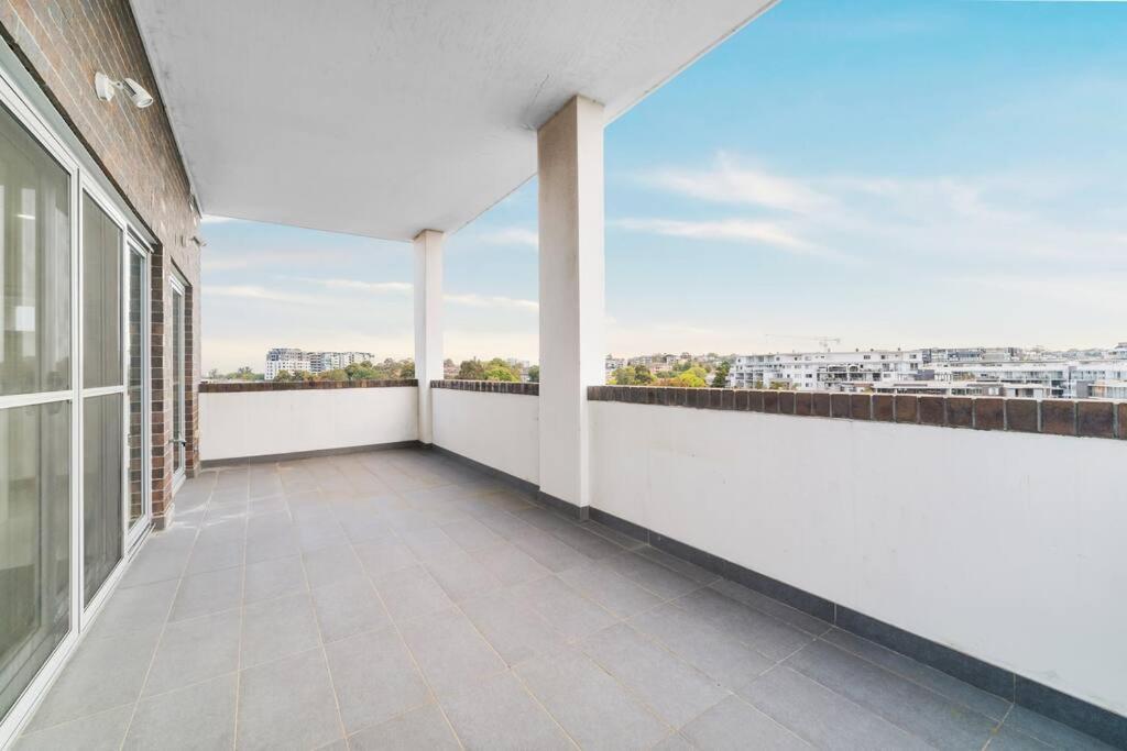 Spacious 3 Bed Near Airport With Parking * Sydney