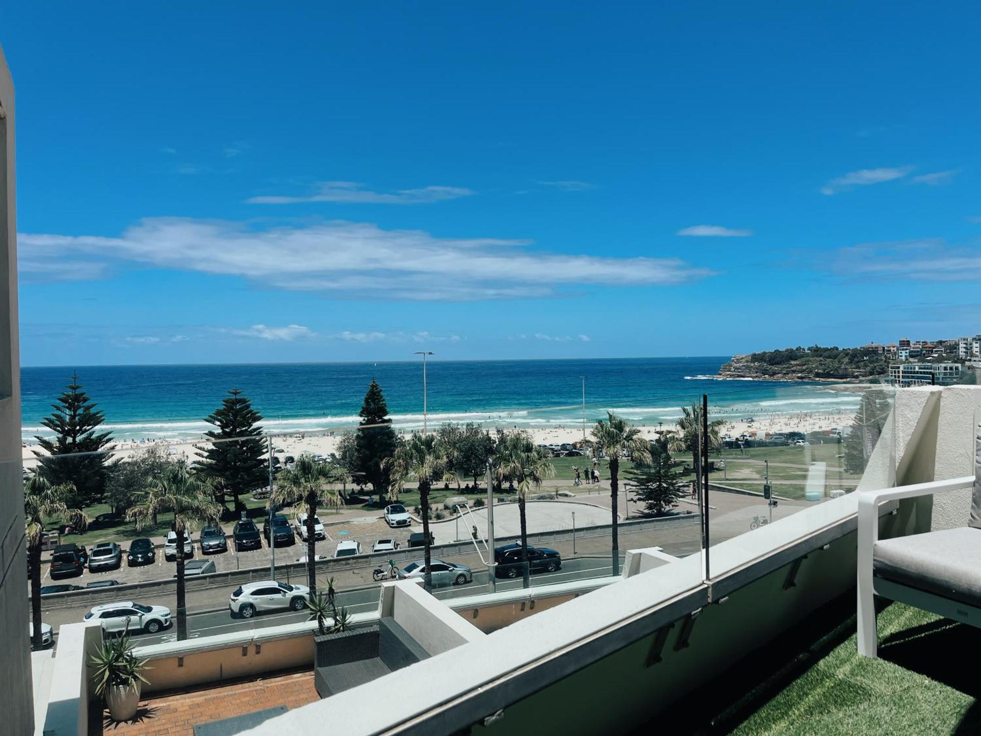 Bondi Waves 2 Beachfront *