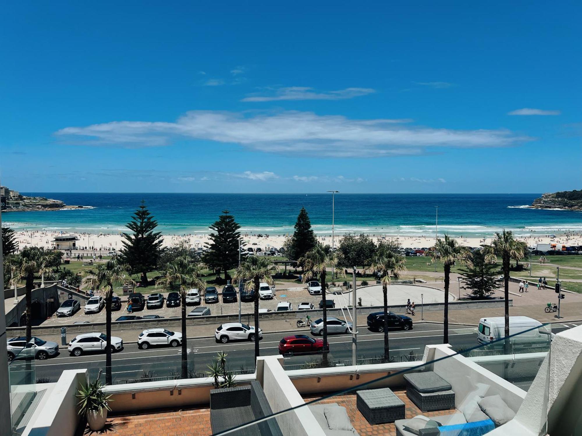 Bondi Waves 2 Beachfront Apartment