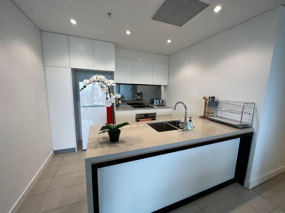 Kozyguru / Mortlake / Lovely 2 Bed / Nmo010 *