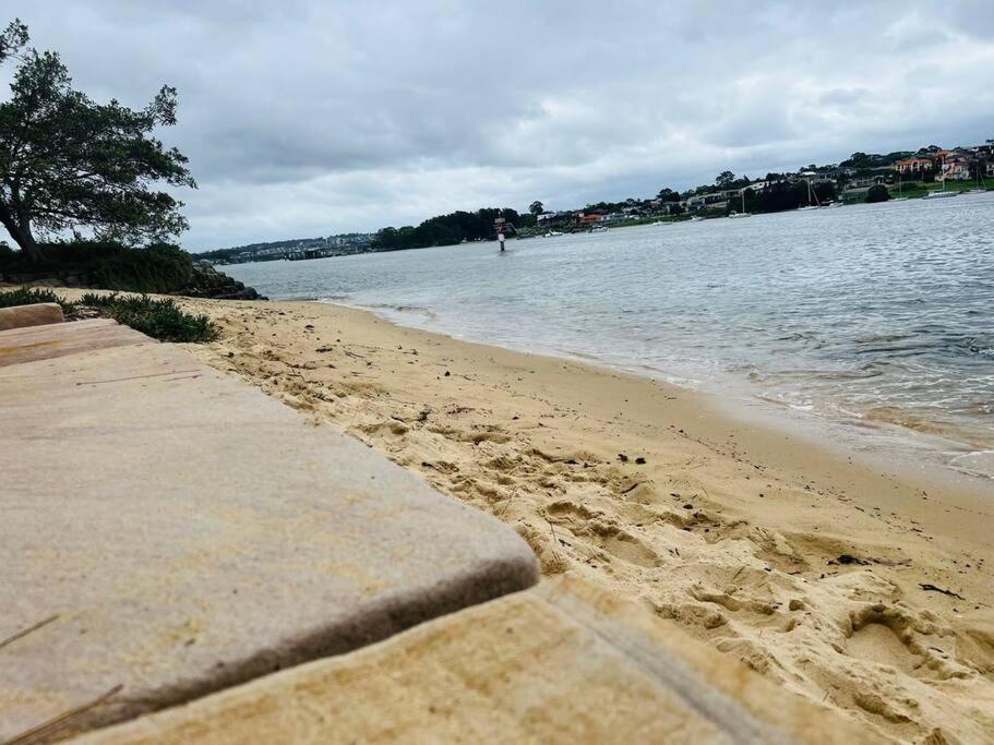 Kozyguru / Mortlake / Lovely 2 Bed / Nmo010 Sydney