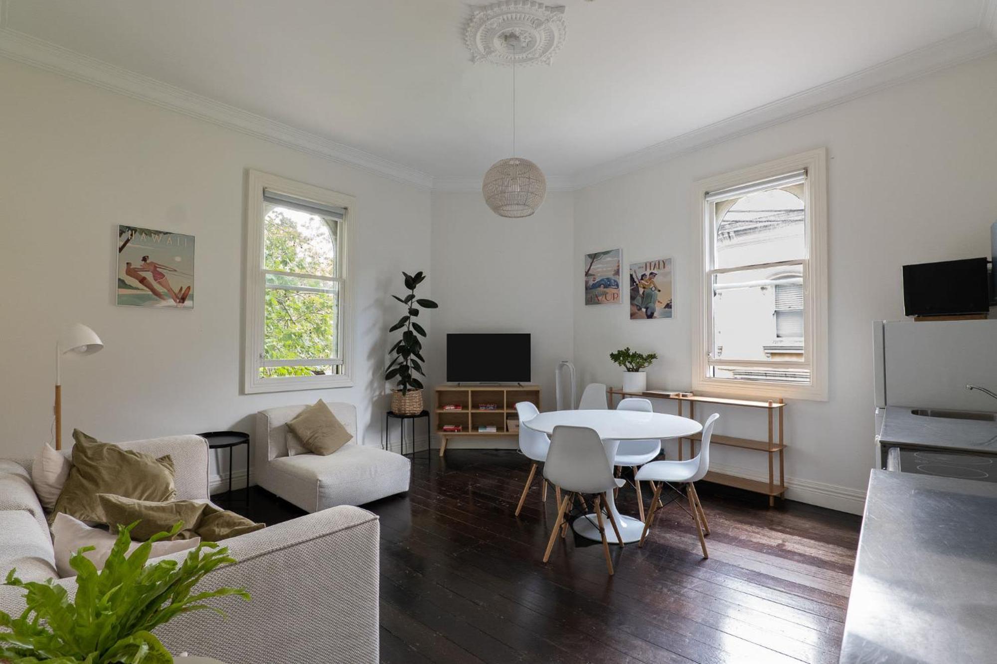 Surry Hills Chic Right On Crown St Apartment