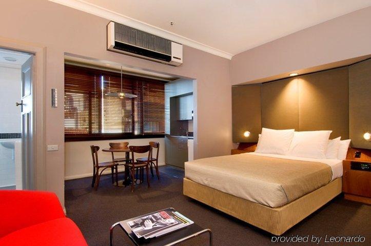 Regents Court Aparthotel 4*