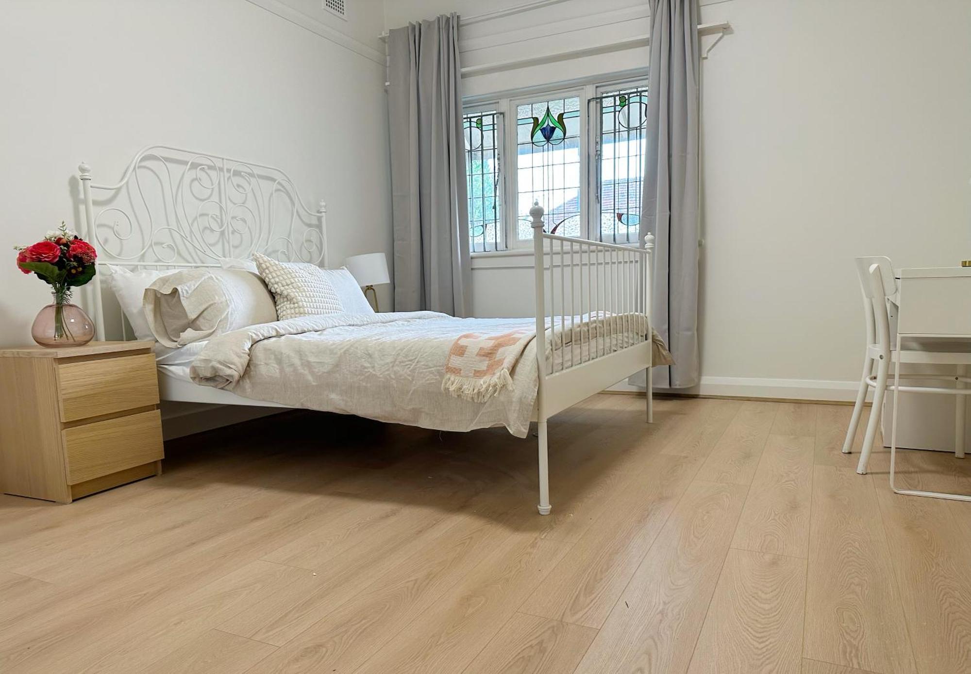 Three Bedroom House Within Walking Distance To Light Rail Station Holiday home *
