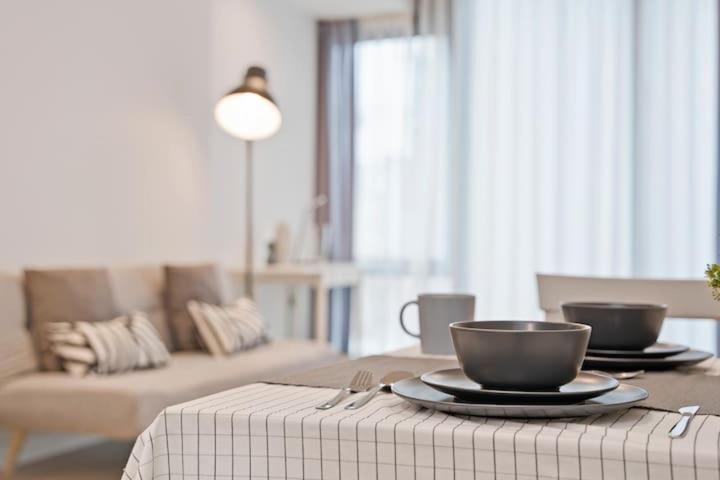 Apartment Stylish 1br Entire Cbd 5 Minutes Train Station *