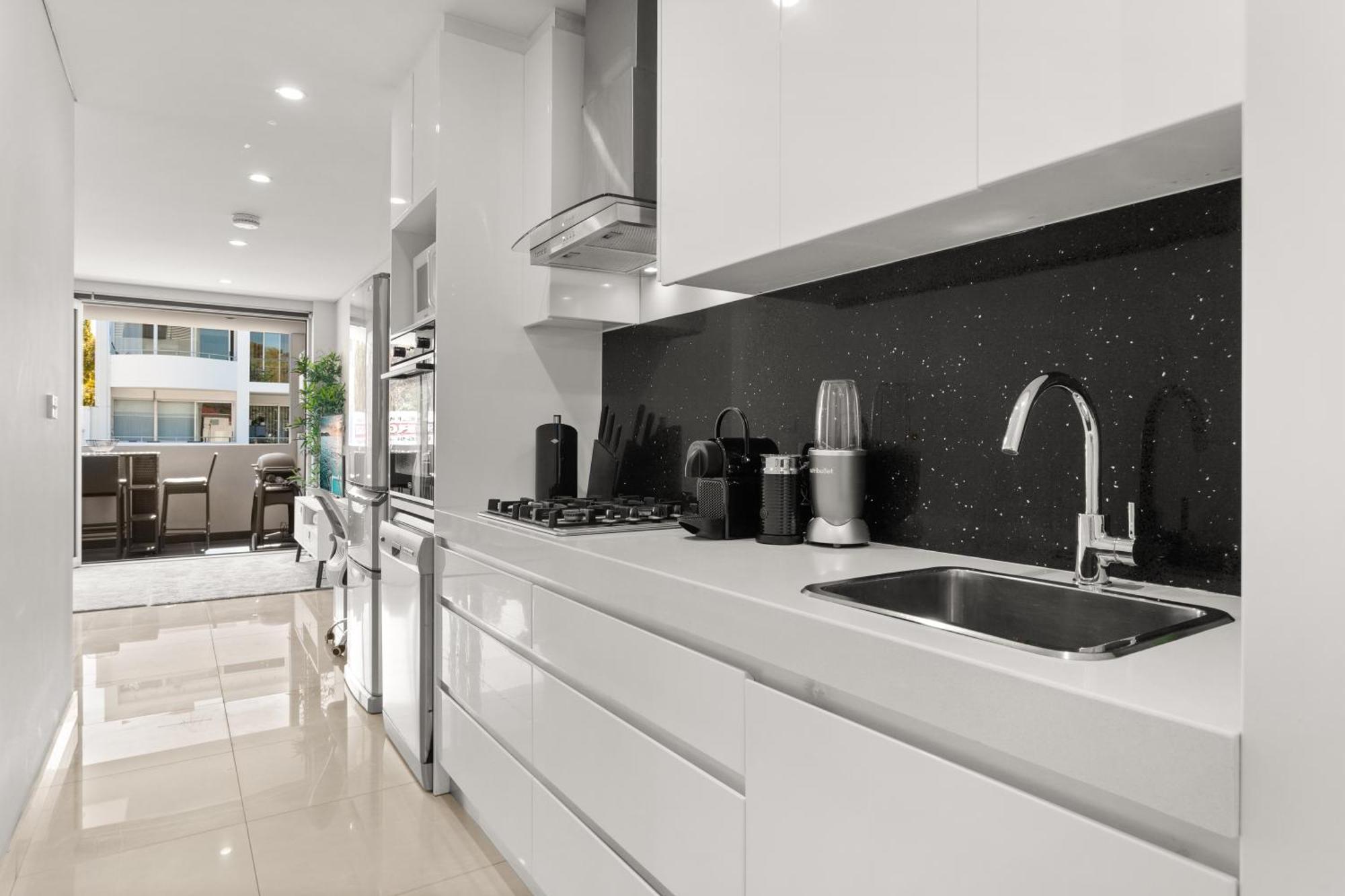 Apartment Stylish Spacious Modern 1 Bdr Balcony Bbq Aircon Lift Sydney