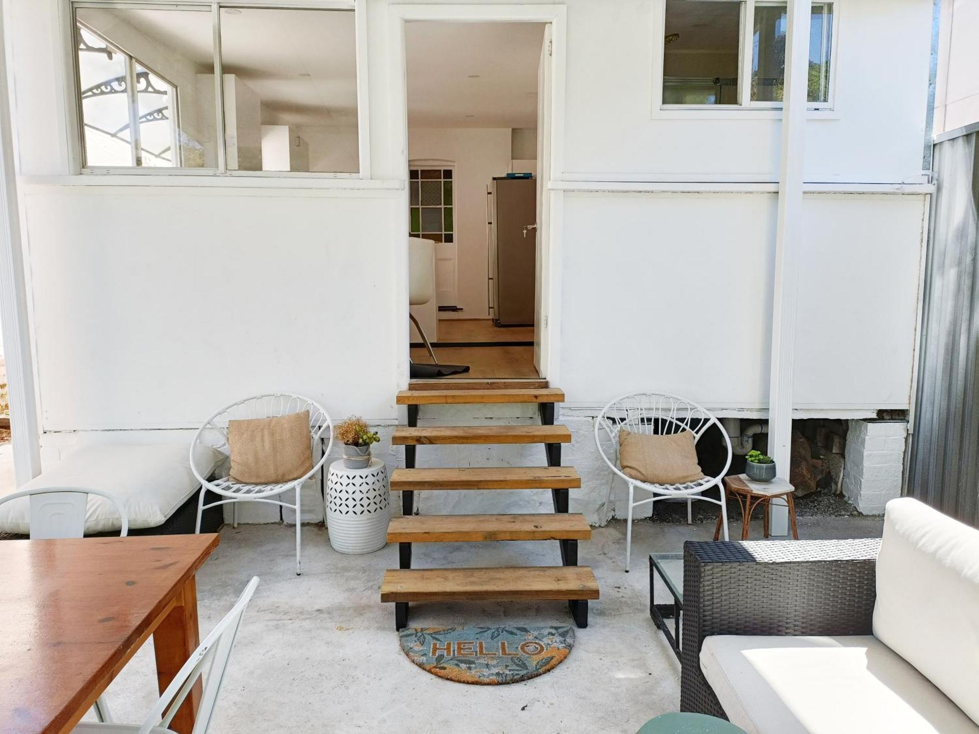Homestay Stunning Queen 1min Walk To Station With 55 Inch Tv *