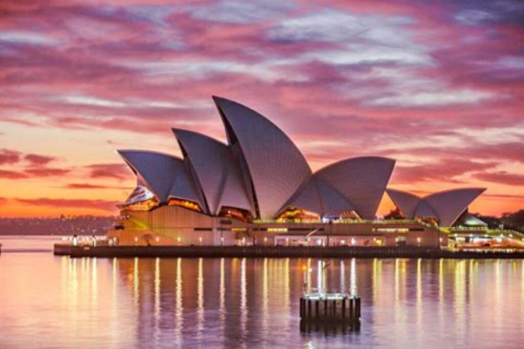 Villa Warehouse! Rare!! New Architecturally Designed Masterpiece!! Locat! Massive! Private Rooftop Garden W Panoramic Views!!! Sydney