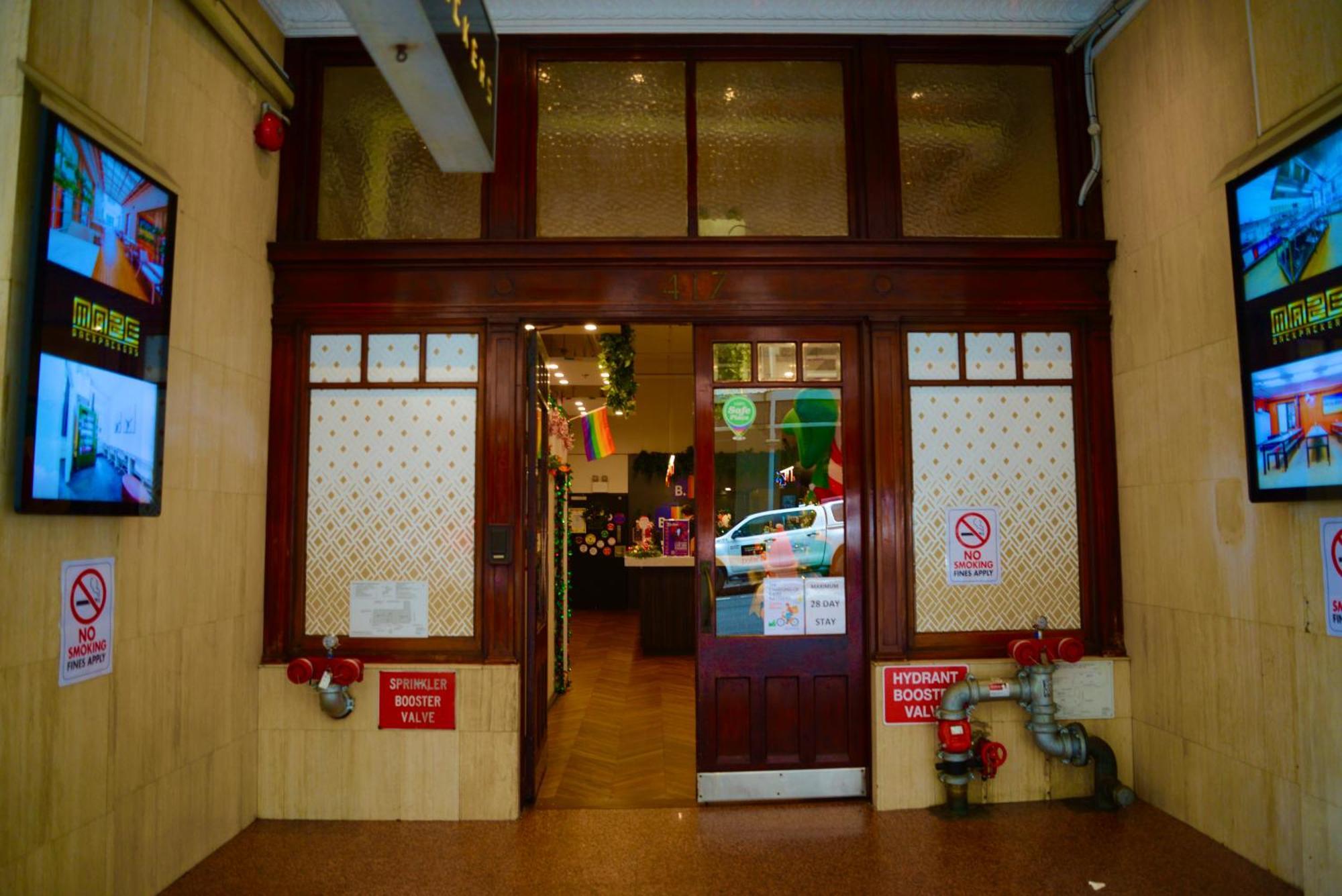 Maze Backpackers - Hostel *