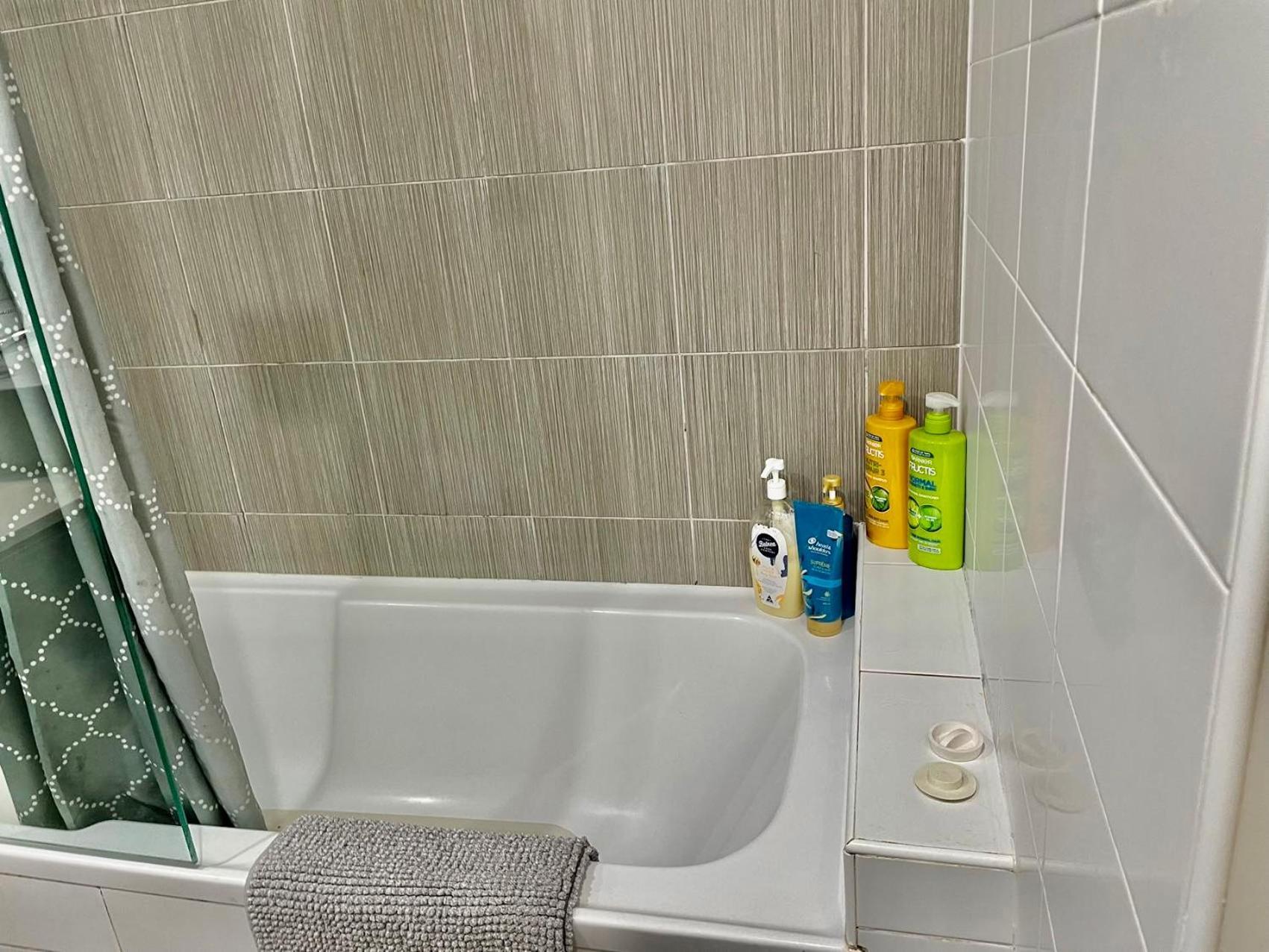 Apartment New Comfy Stylish In Rhodes Next To Train N Shopping Center *