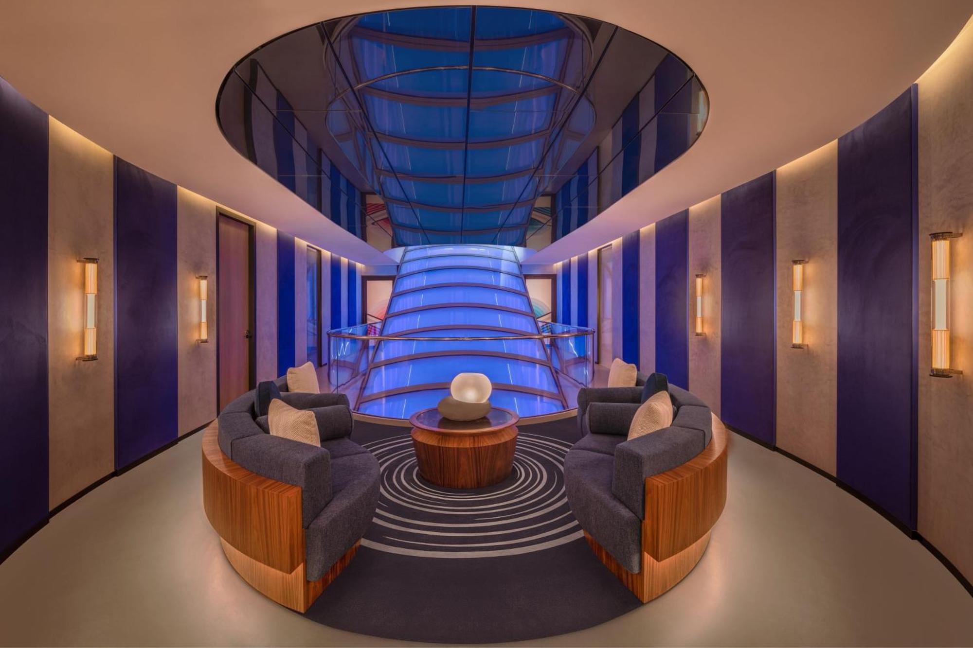 W Hotel 5*