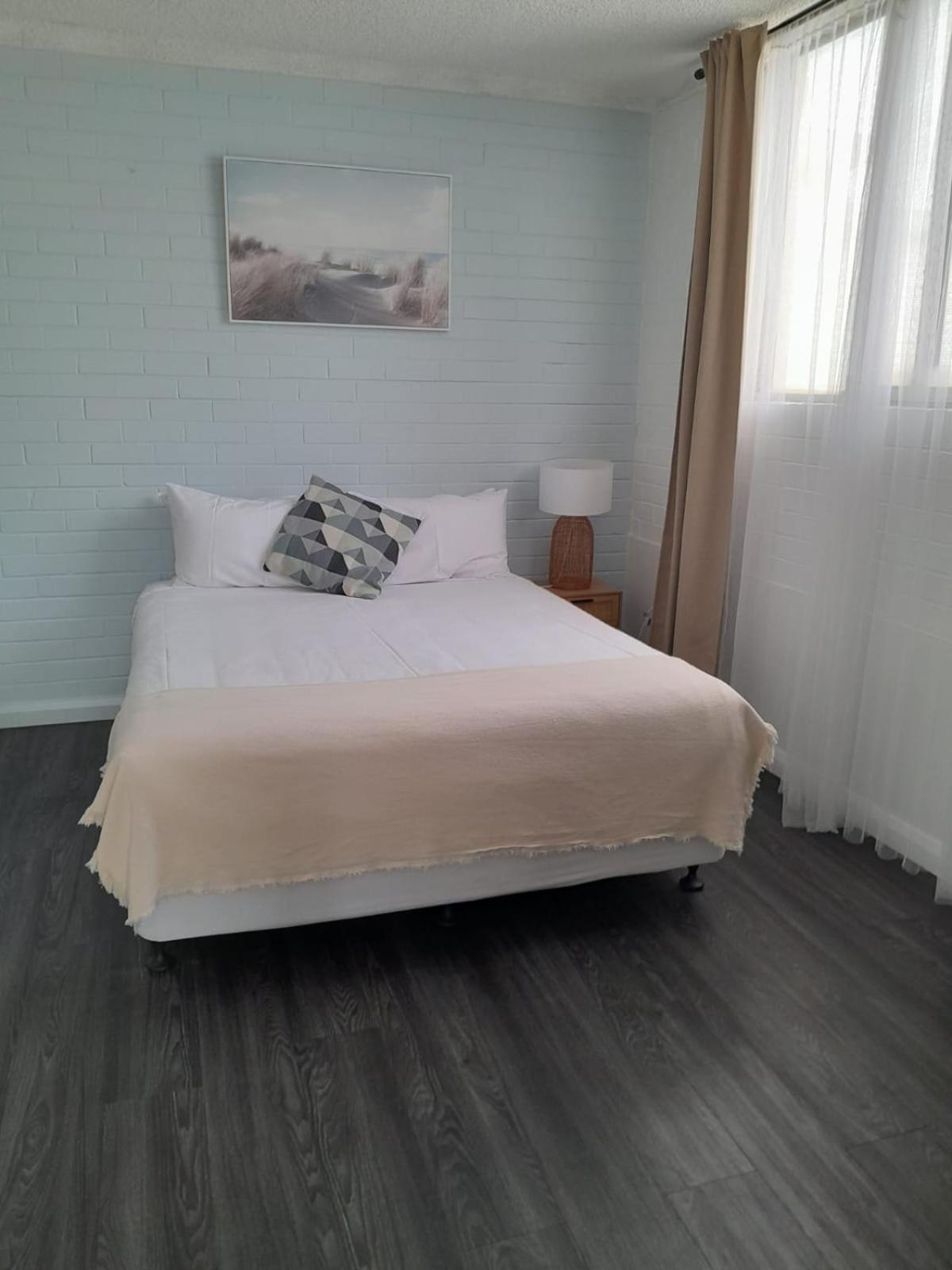 Little Coogee Hotel Hostel Sydney