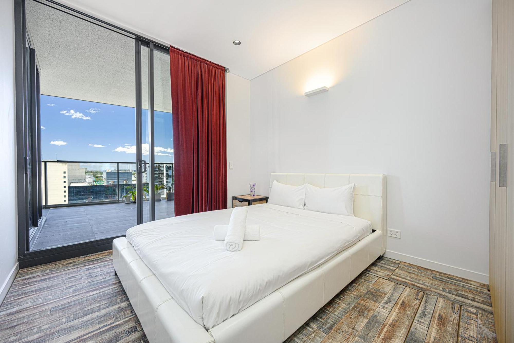 Apartment Stunning New 2 Bedrooms Shopping & Parking Sydney