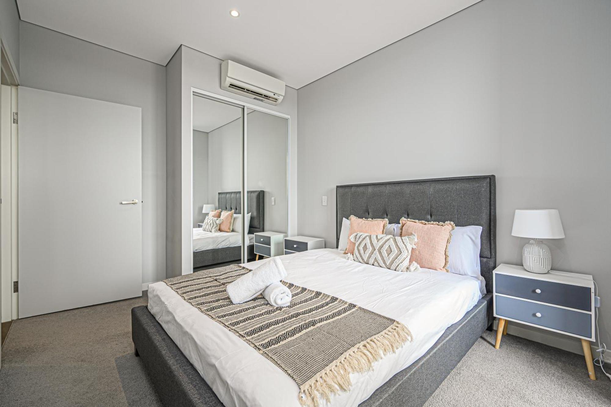 Wentworth Point Sweet Modern With Water View Apartment Sydney