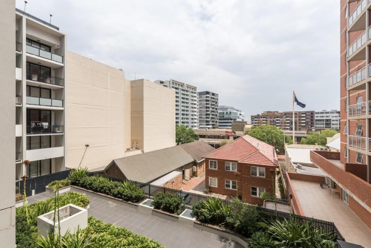 2br In Hurstville 1min To Train Station Sleep 8 Apartment