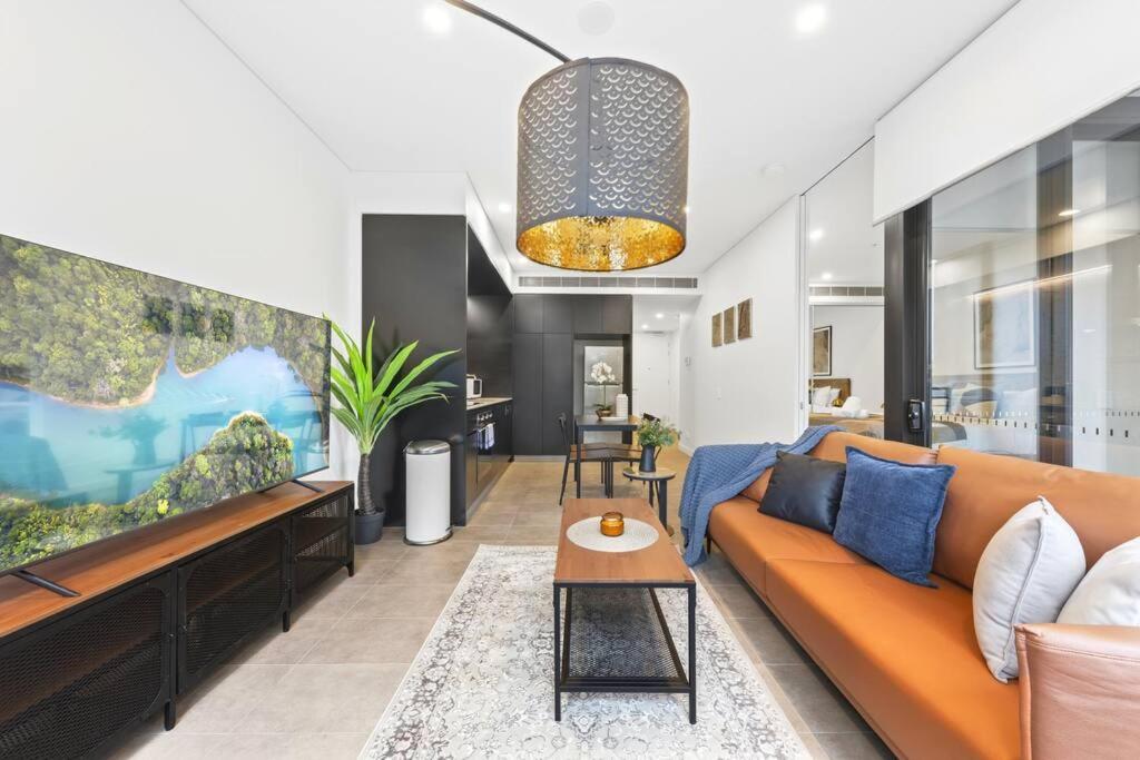 City Living: 1-bed Apt + Study Close Mq Station Apartment