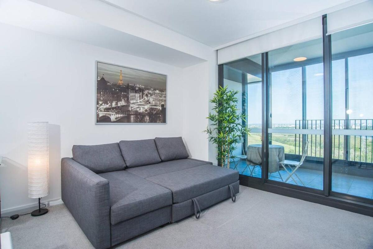 Minimalism Modern Apartment*waterview*parking＊iga * Sydney