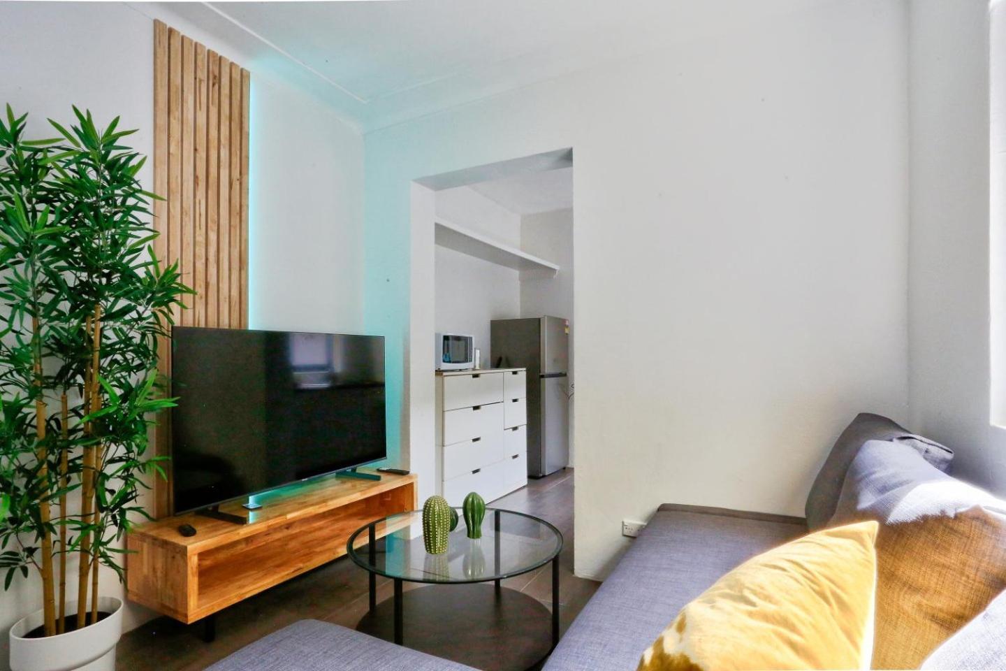 Affordable 2 Bedroom House Surry Hills 2 E-bikes Included Holiday home *