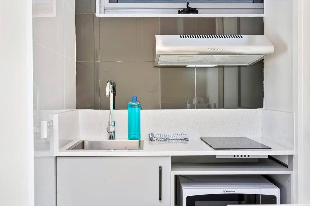 Modern Self-contained Studio At Crows Nest Apartment