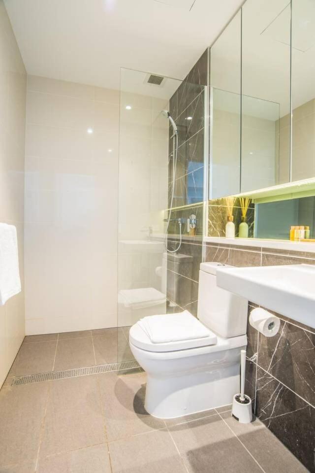 Minimalism Modern Apartment*waterview*parking＊iga * Sydney