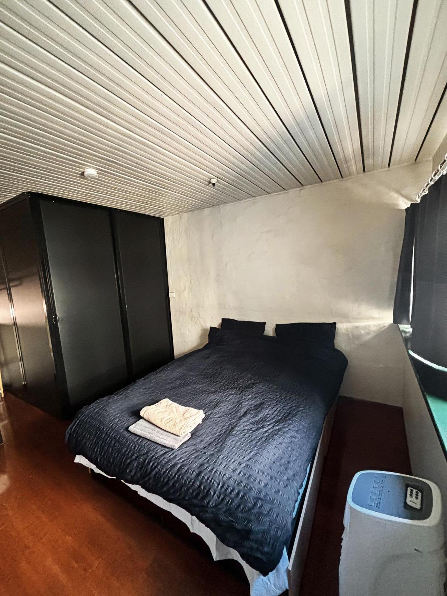 Bedroom In Terrace House With Shared Bath *