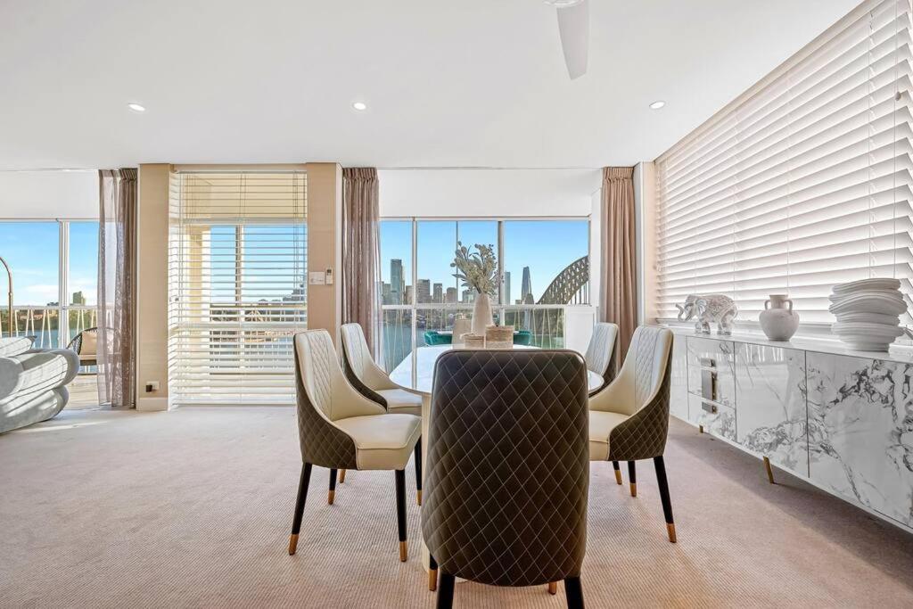 Sydney's Landmark Views From Luxury 2bd