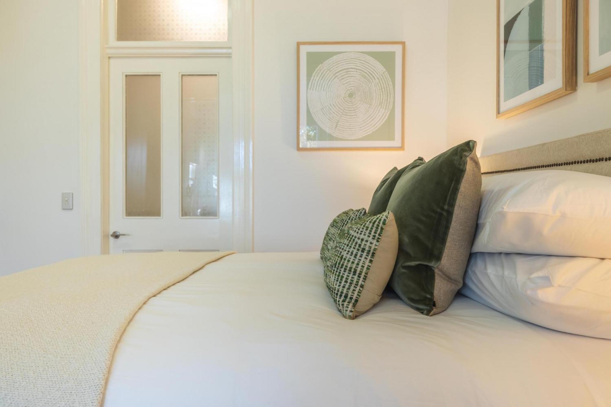 Modern 1-bed Near Tramsheds Apartment *