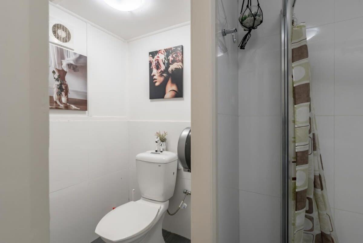 Holiday home Boutique Private Rm 7 Min Walk To Domestic Airport - Sharehouse