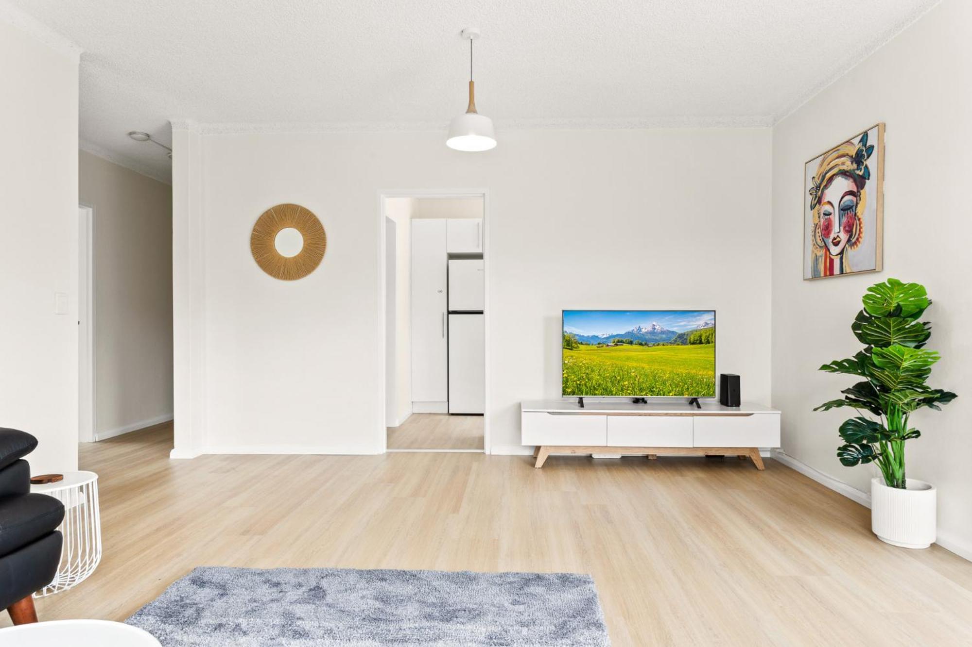 Bright And Convenient Apartment, Close To Shops Apartment *