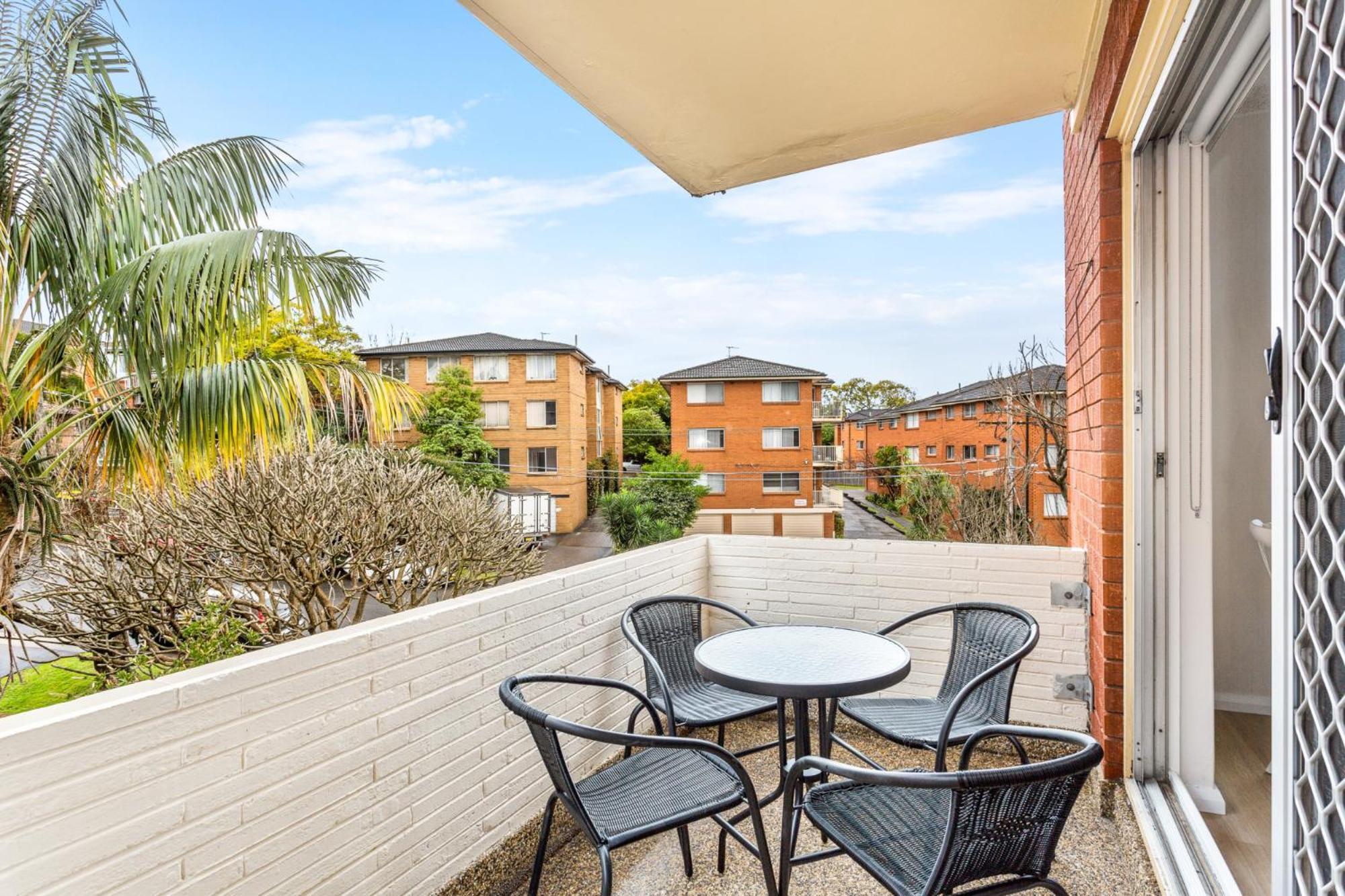 Bright And Convenient Apartment, Close To Shops *