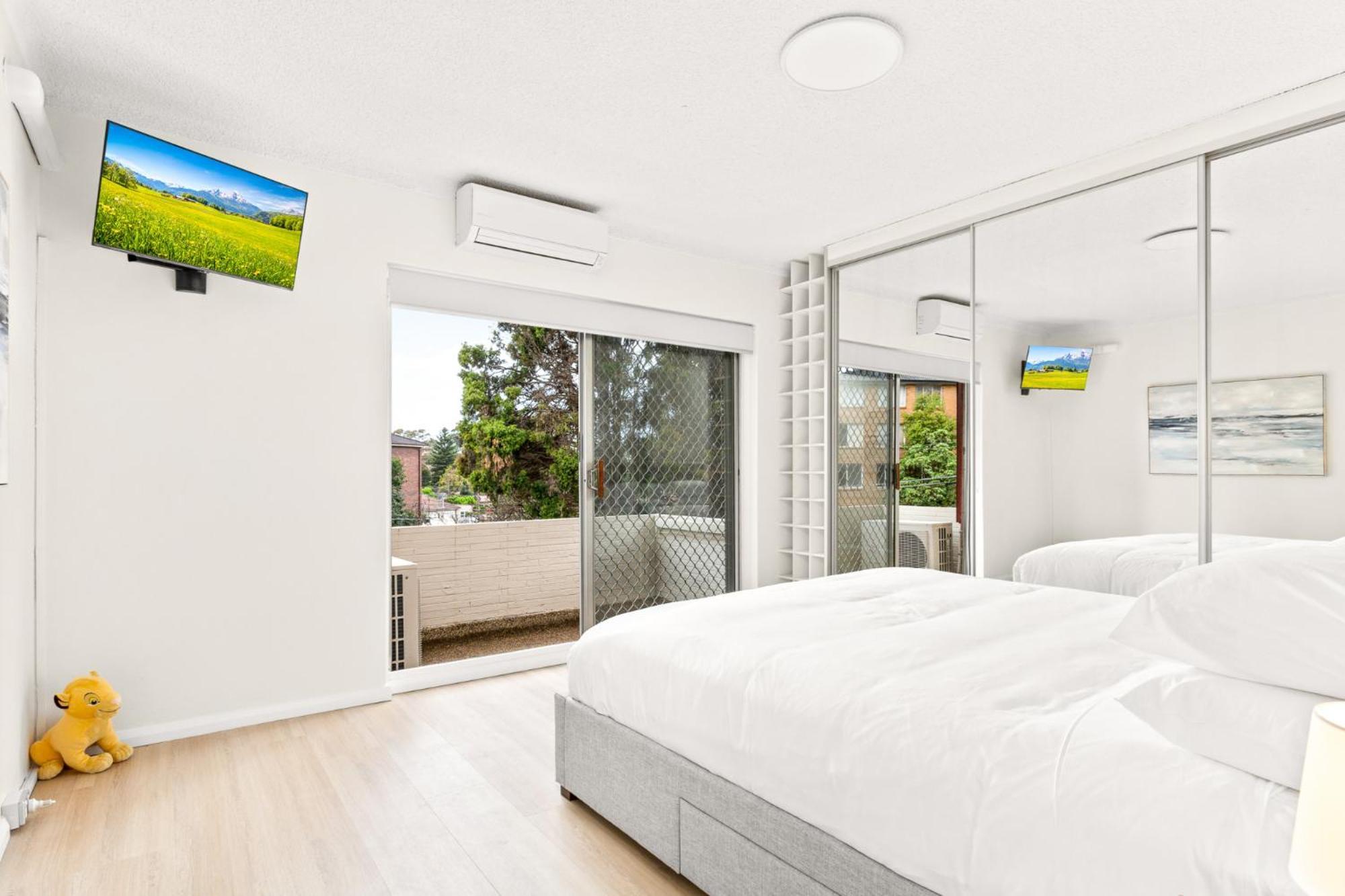 Bright And Convenient Apartment, Close To Shops Apartment *