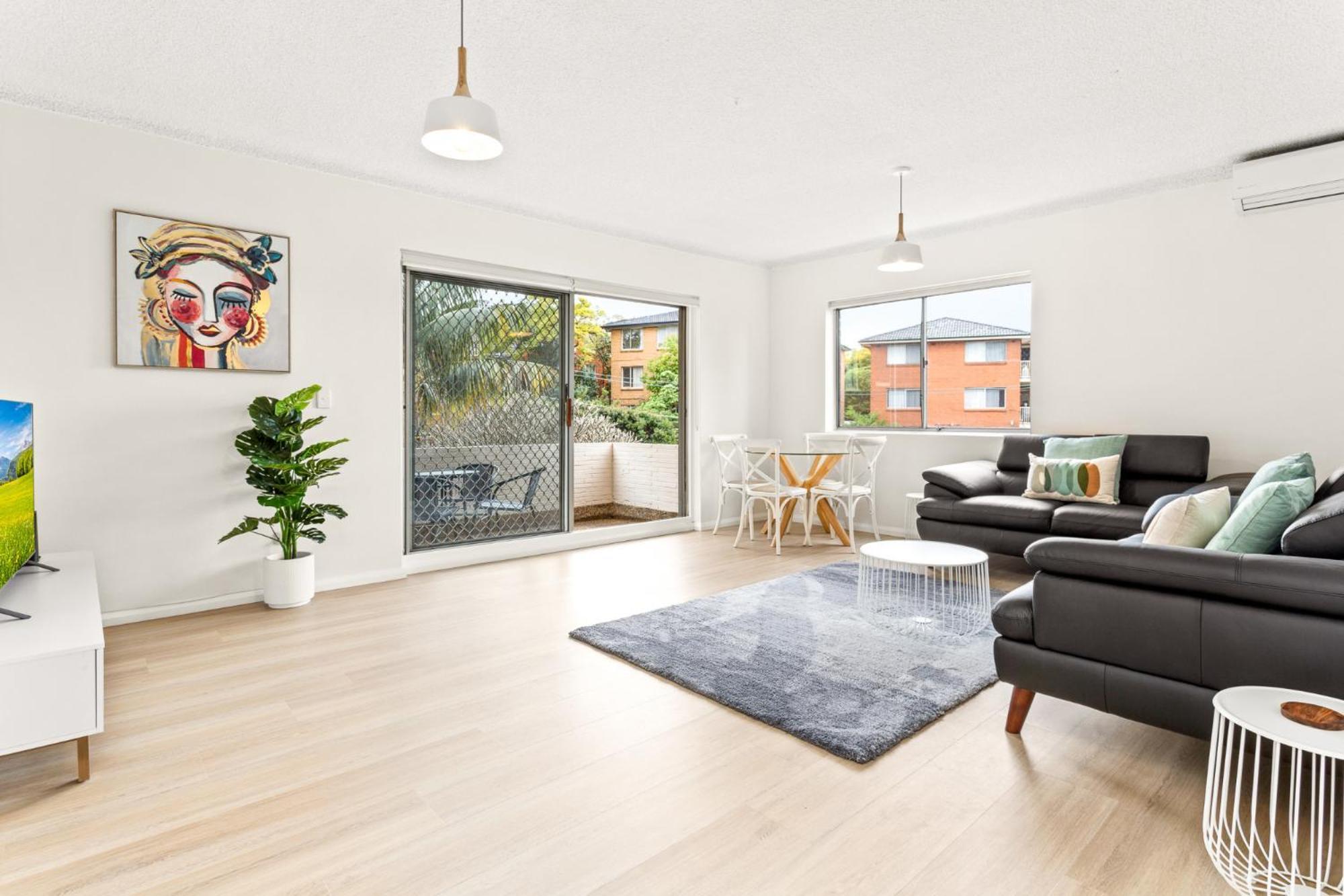 Bright And Convenient Apartment, Close To Shops