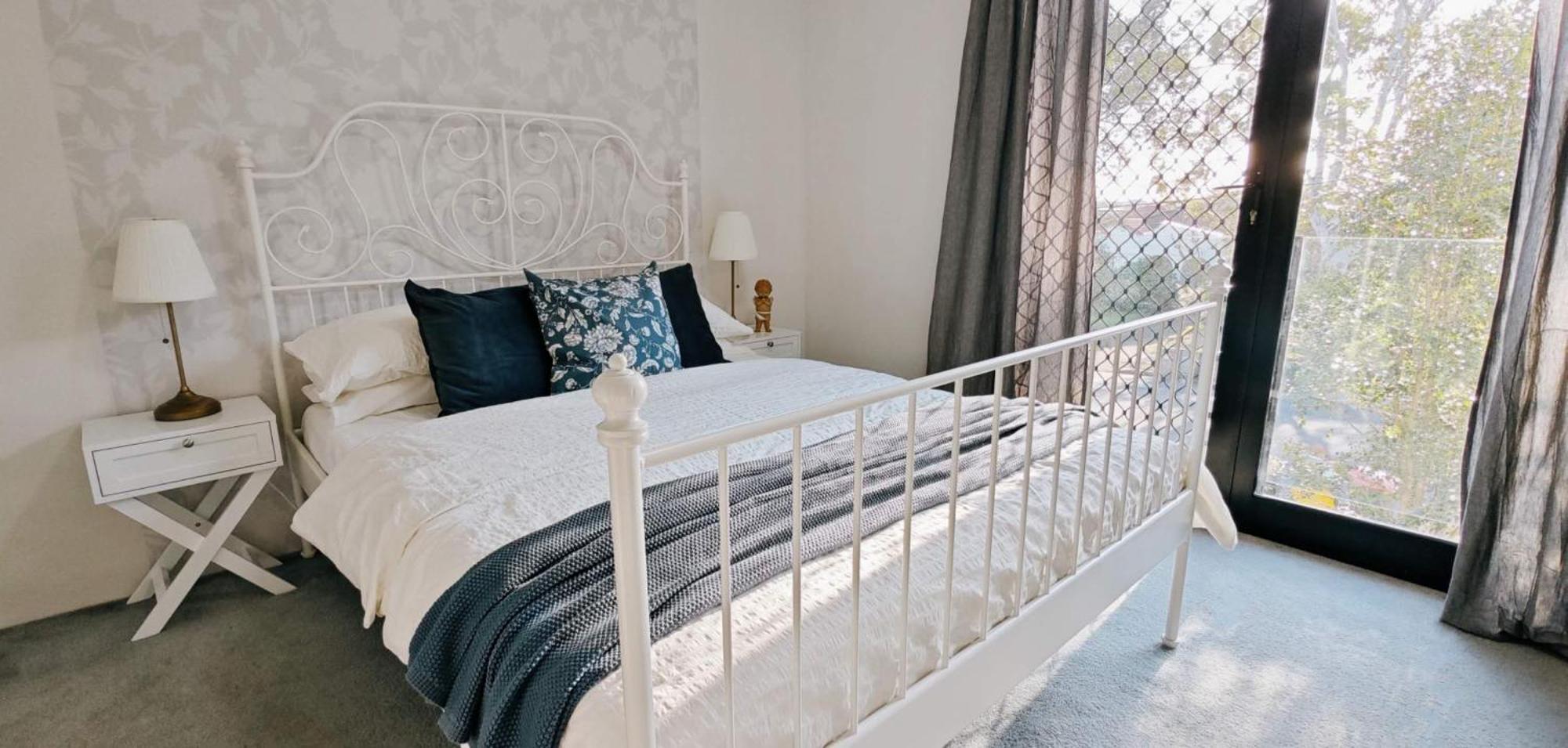 Brand New Furniture And Appliances In Quiet Street * Sydney