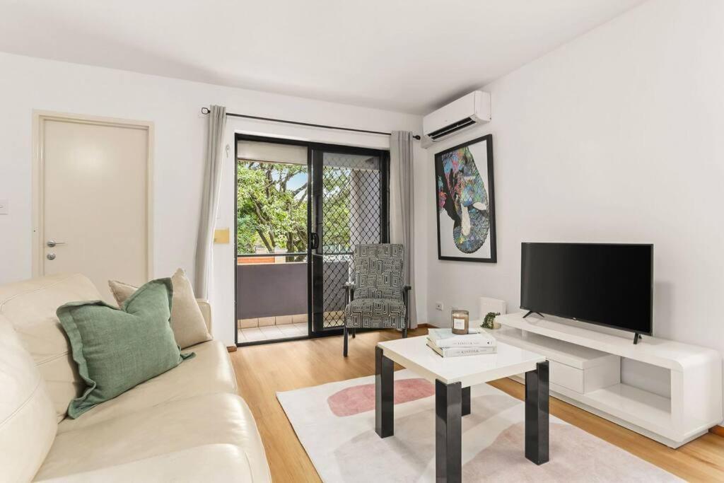 Cosy Inner Abode - 1 Bed Woolloomooloo * Sydney