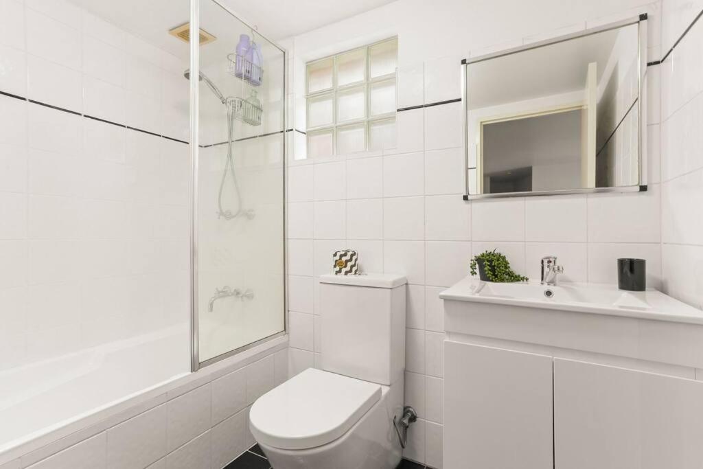 Cosy Inner Abode - 1 Bed Woolloomooloo * Sydney