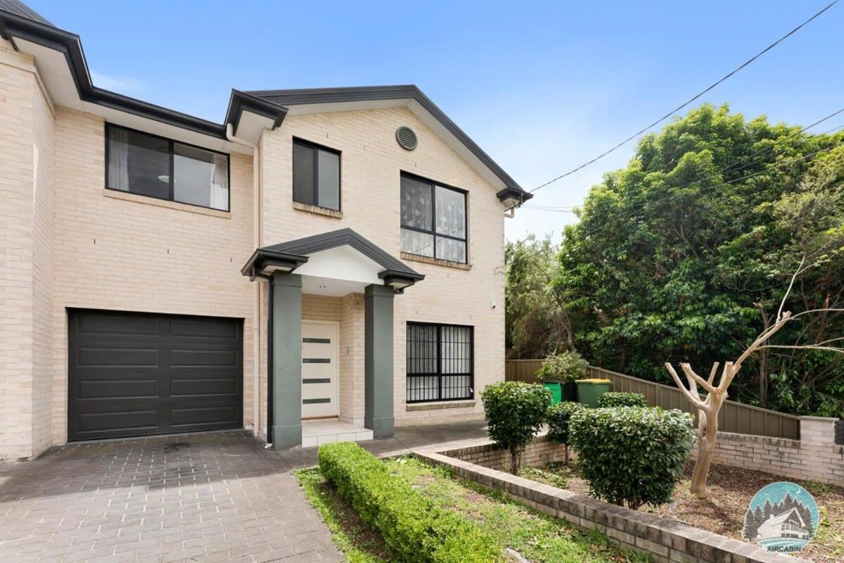 Holiday home Aircabin - Telopea - - 5 Beds Holiday House Sydney