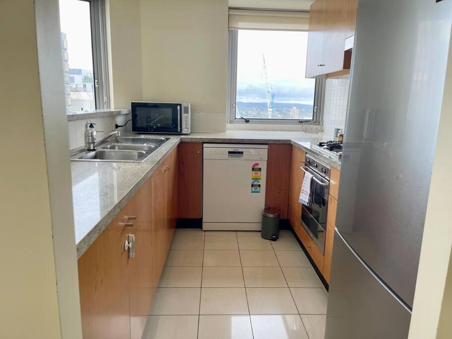 North 2 Bedroom - Pool Parking Gym Sleeps 6 Sydney
