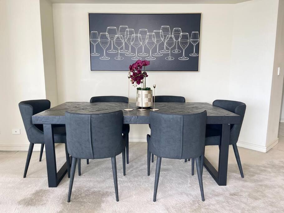 North 2 Bedroom - Pool Parking Gym Sleeps 6 Sydney