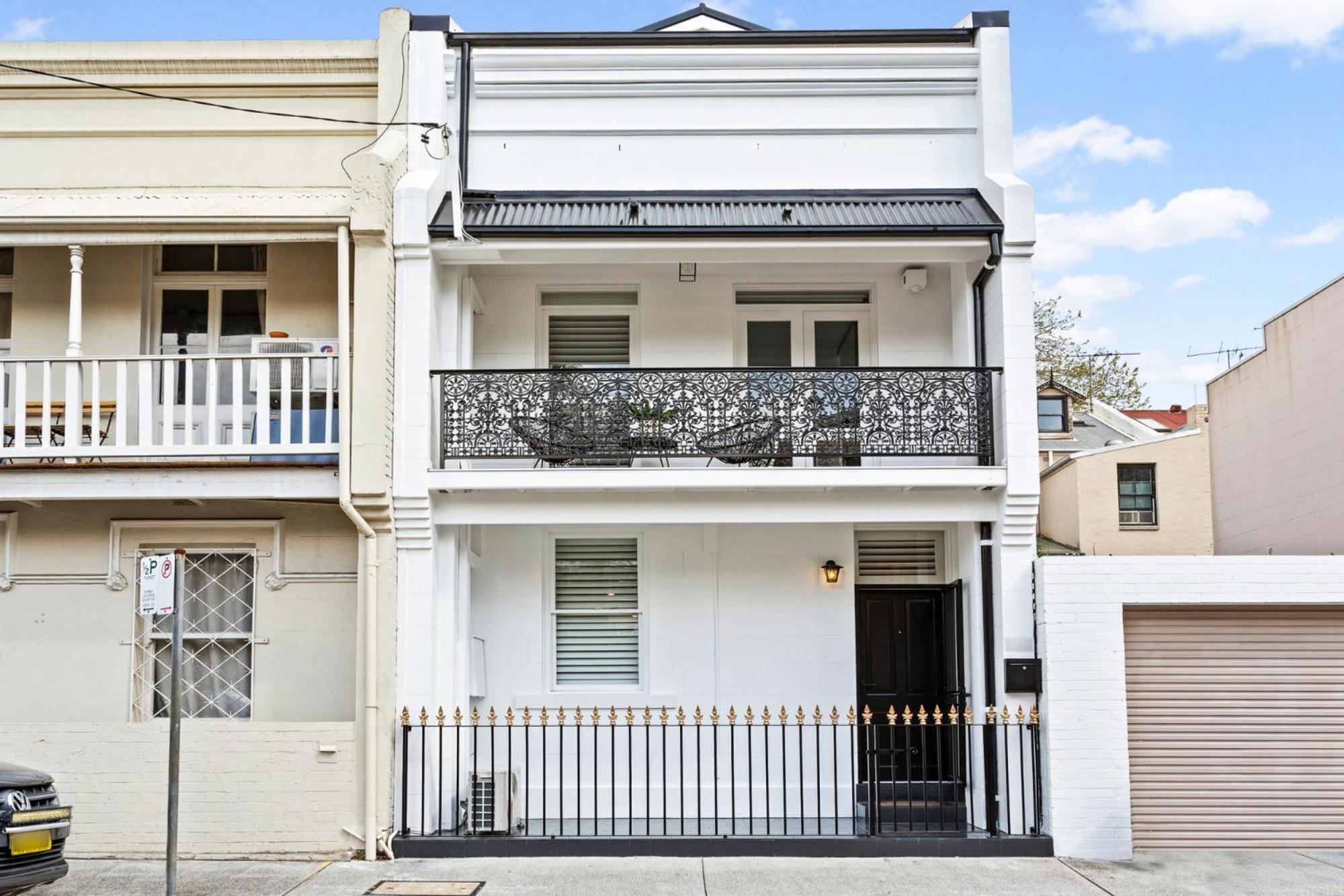 Central 2-bed Terrace House By The Harbour *