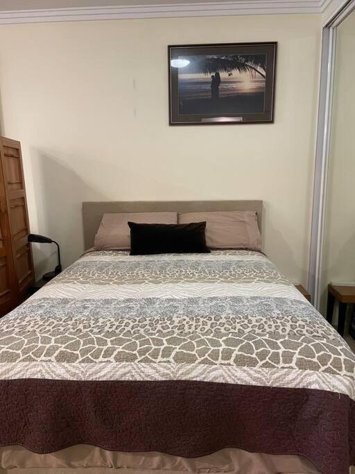 Convenient Studio With Courtyard Apartment Sydney