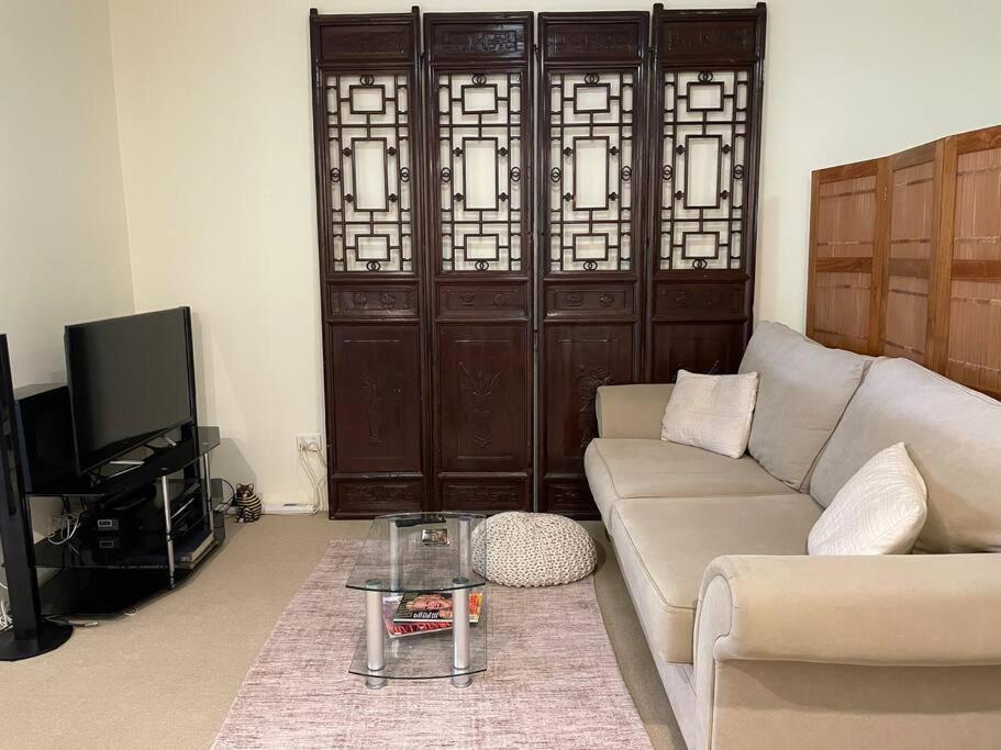 Apartment Convenient Studio With Courtyard Sydney