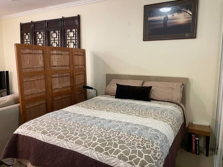 Convenient Studio With Courtyard * Sydney