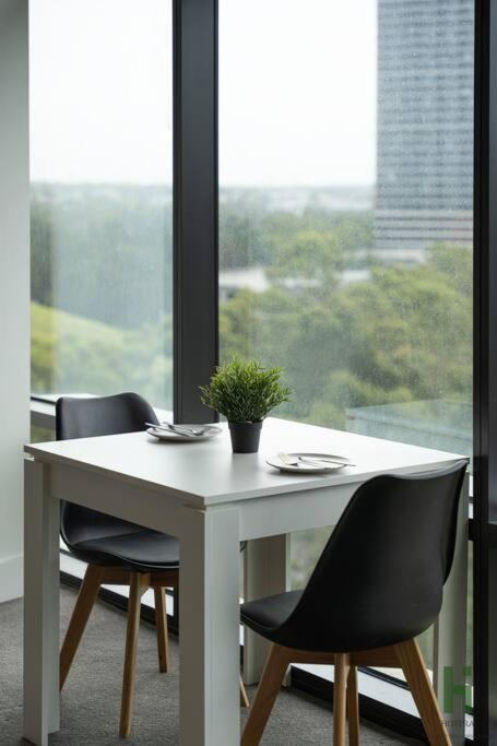 Cozy 1 Bedroom At Olympic Park With One Carspace Sydney